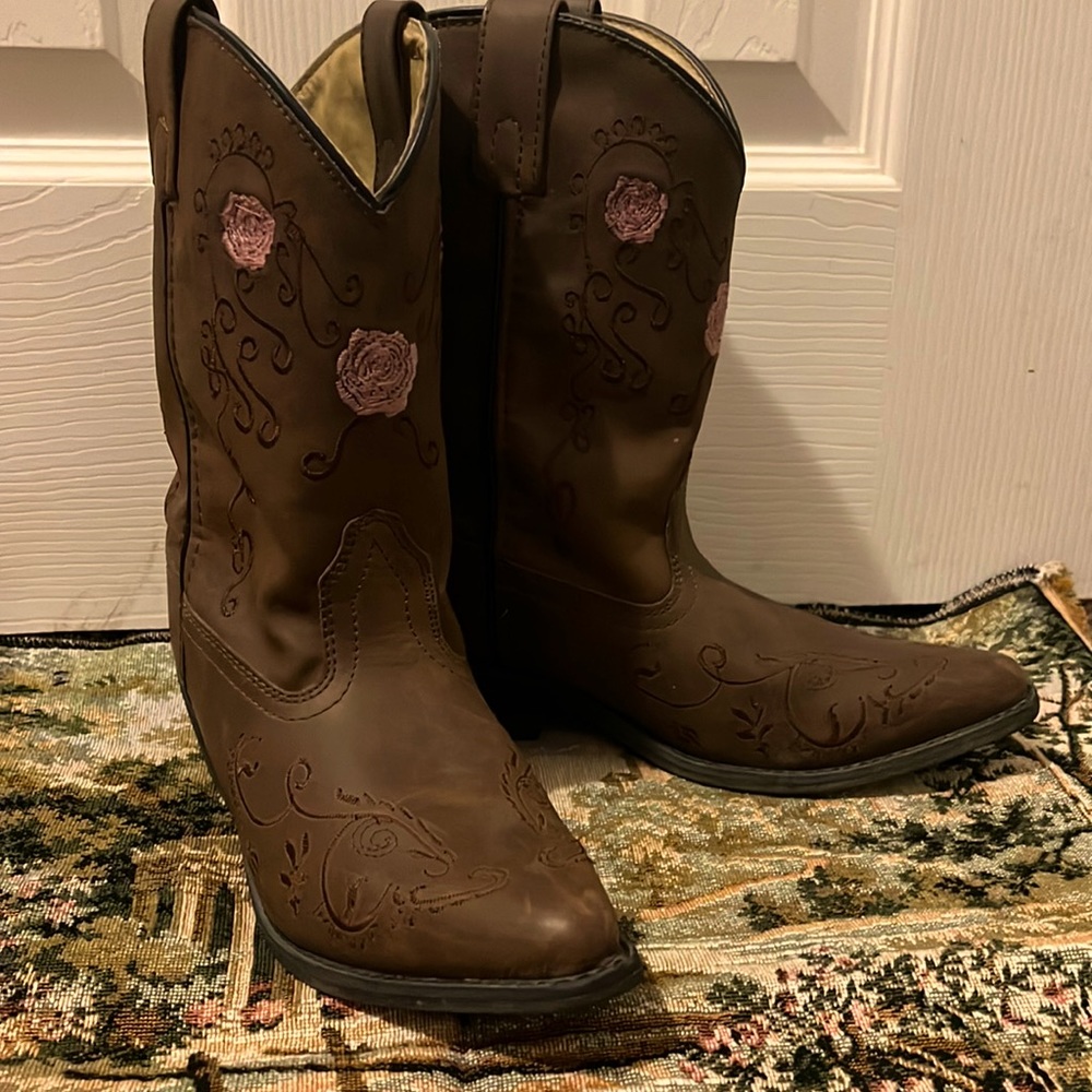 Barely worn Shyanne boots